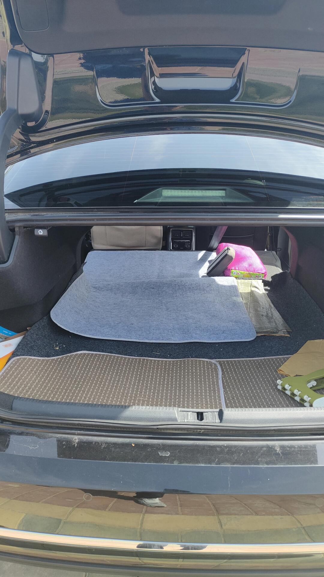 帕萨特后排座椅可以放平