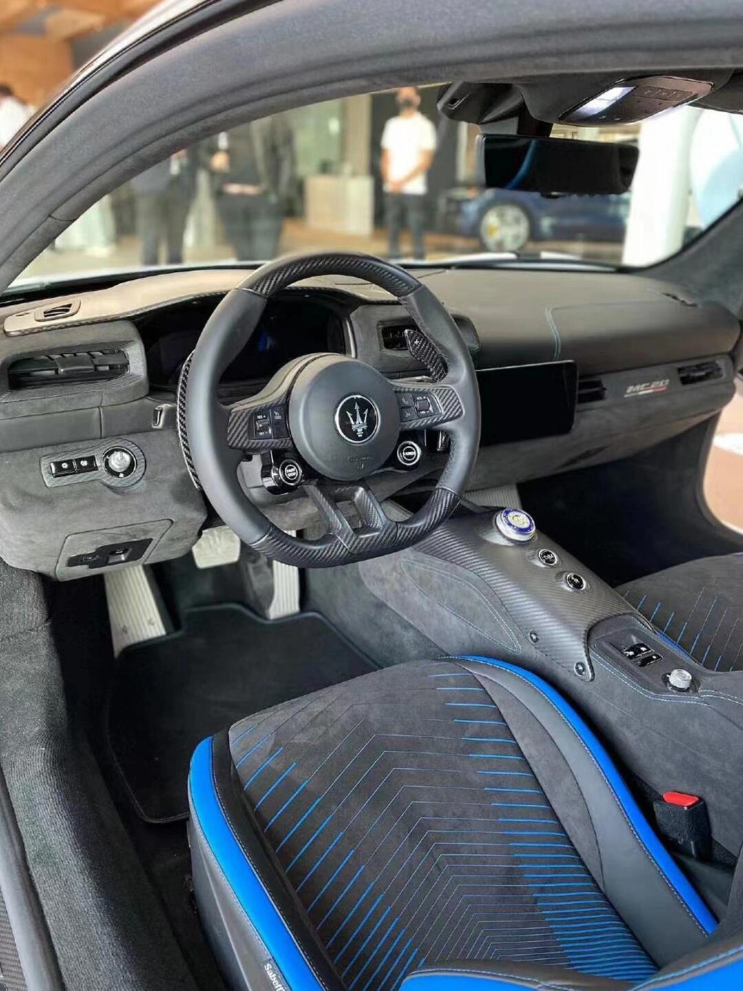 白色幻想:玛莎拉蒂mc20带你飞驰梦