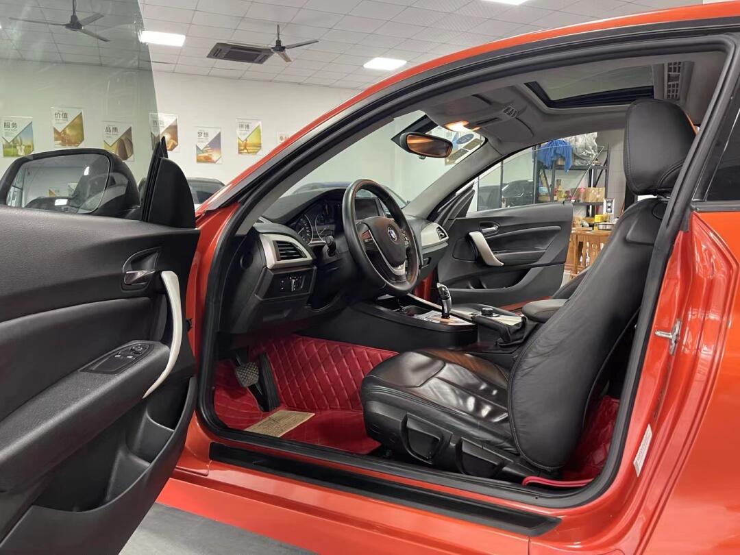 16年宝马218i,经典双门无框轿跑,1.5t136匹马力,超级省油,运动型流线