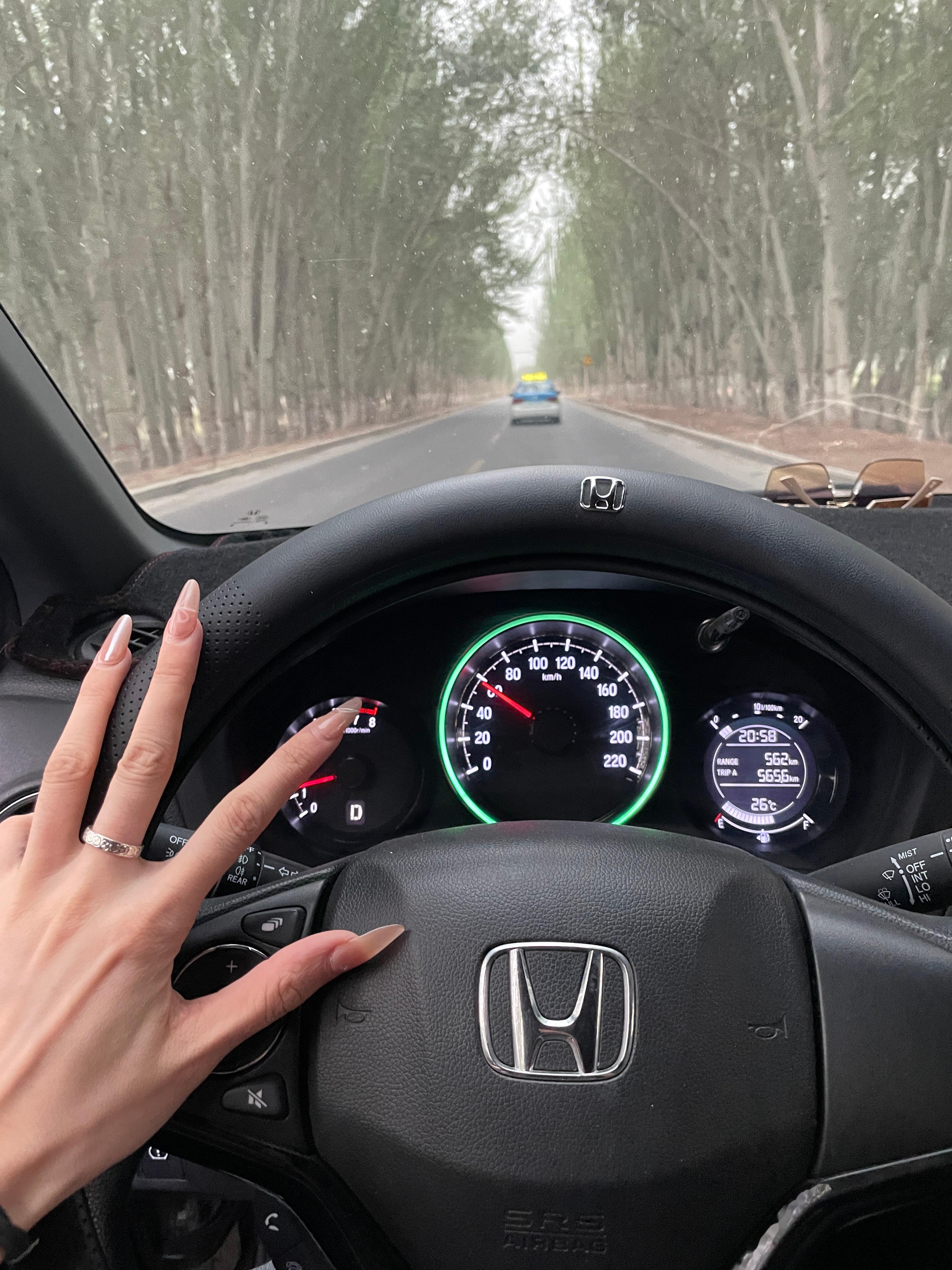 strong姐开上车了 寒假在石家庄开车 车技好像提升了一点 回家之后