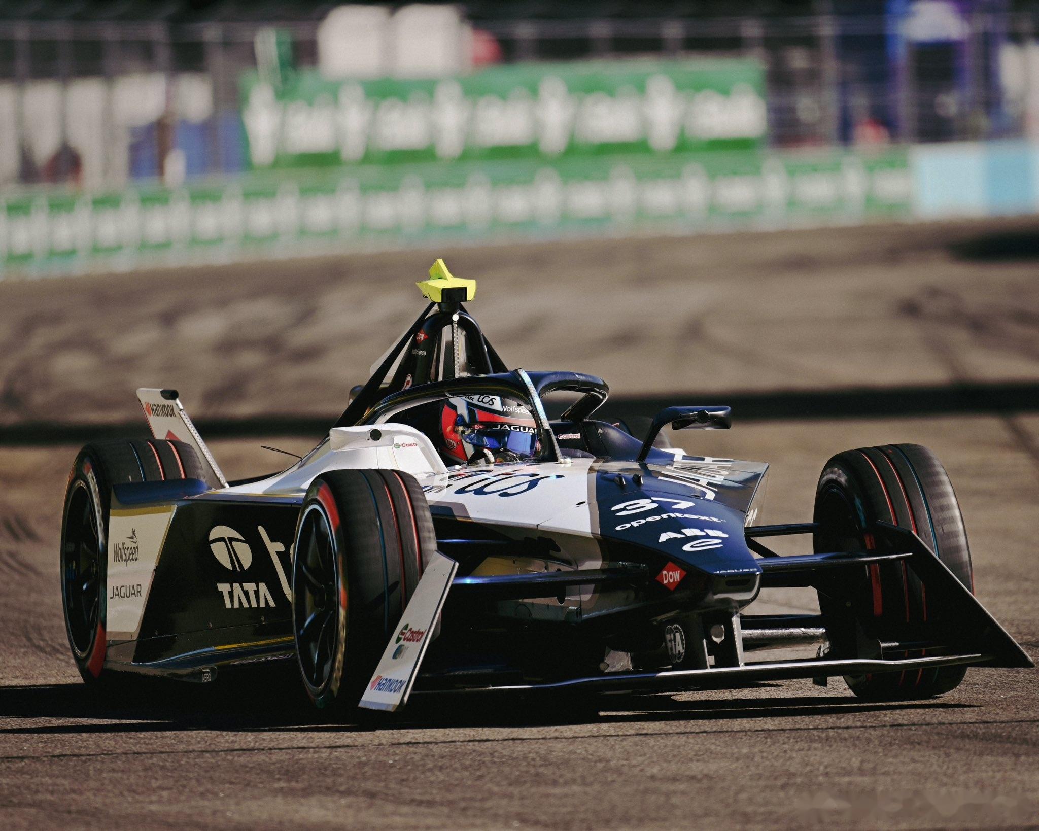 这是一台fe赛车!