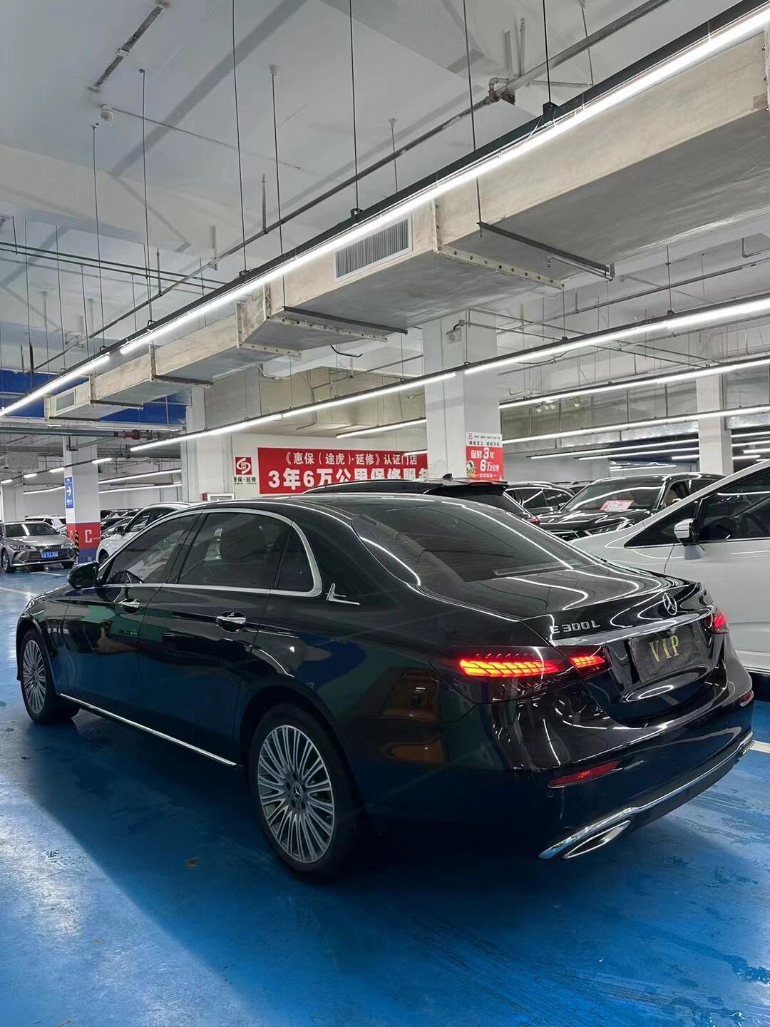 35万 21年奔驰e级 2021款e300l 立标时尚型,64色氛围灯,电动尾门