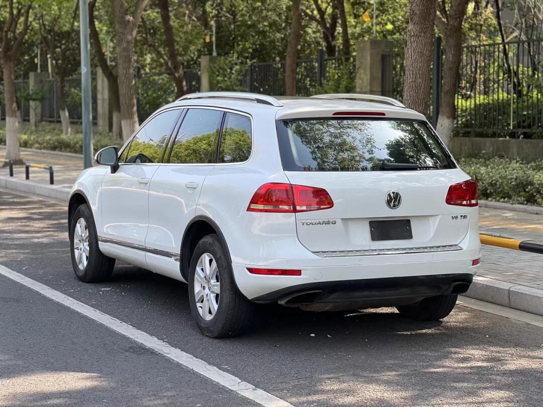 新到07 14年大众途锐新锐版 3.0t v6发动机 13.4万公里 左前大灯左