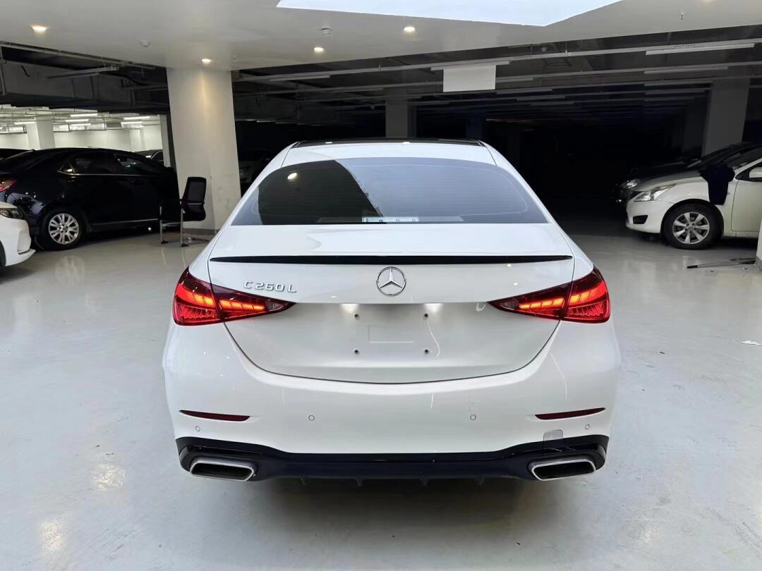 刚刚到店23年奔驰c260l 皓夜版,五星轮毂,64色氛围灯,原厂柏林,2000
