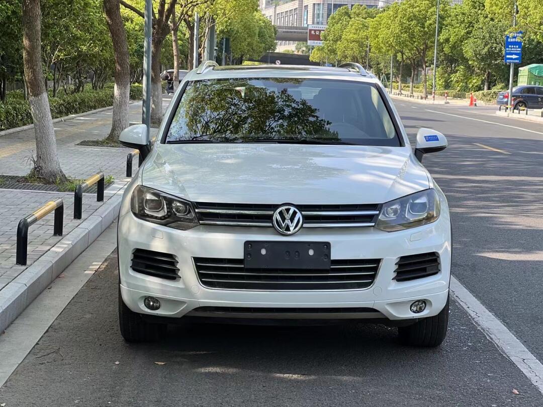 新到07 14年大众途锐新锐版 3.0t v6发动机 13.4万公里 左前大灯左