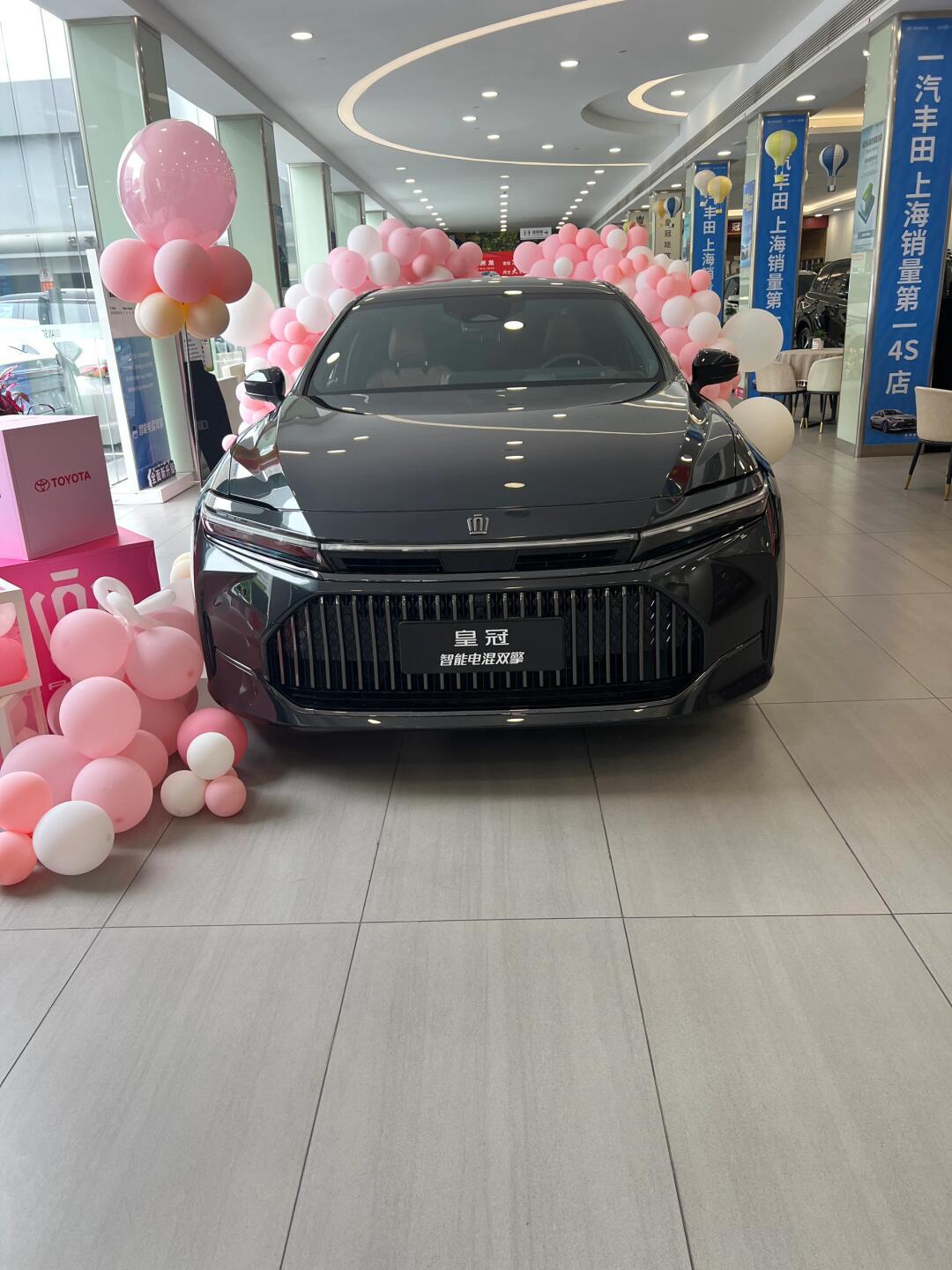 霸气回归,全新进口丰田皇冠实拍