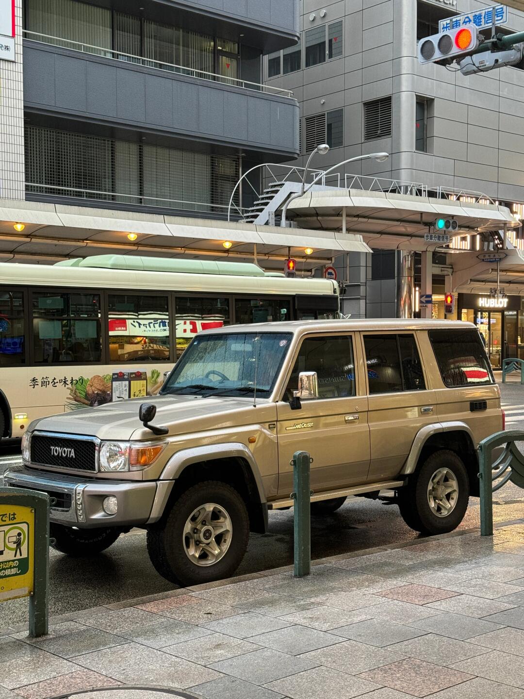 在日本旅行时看见车07车牌对颜值影响巨大