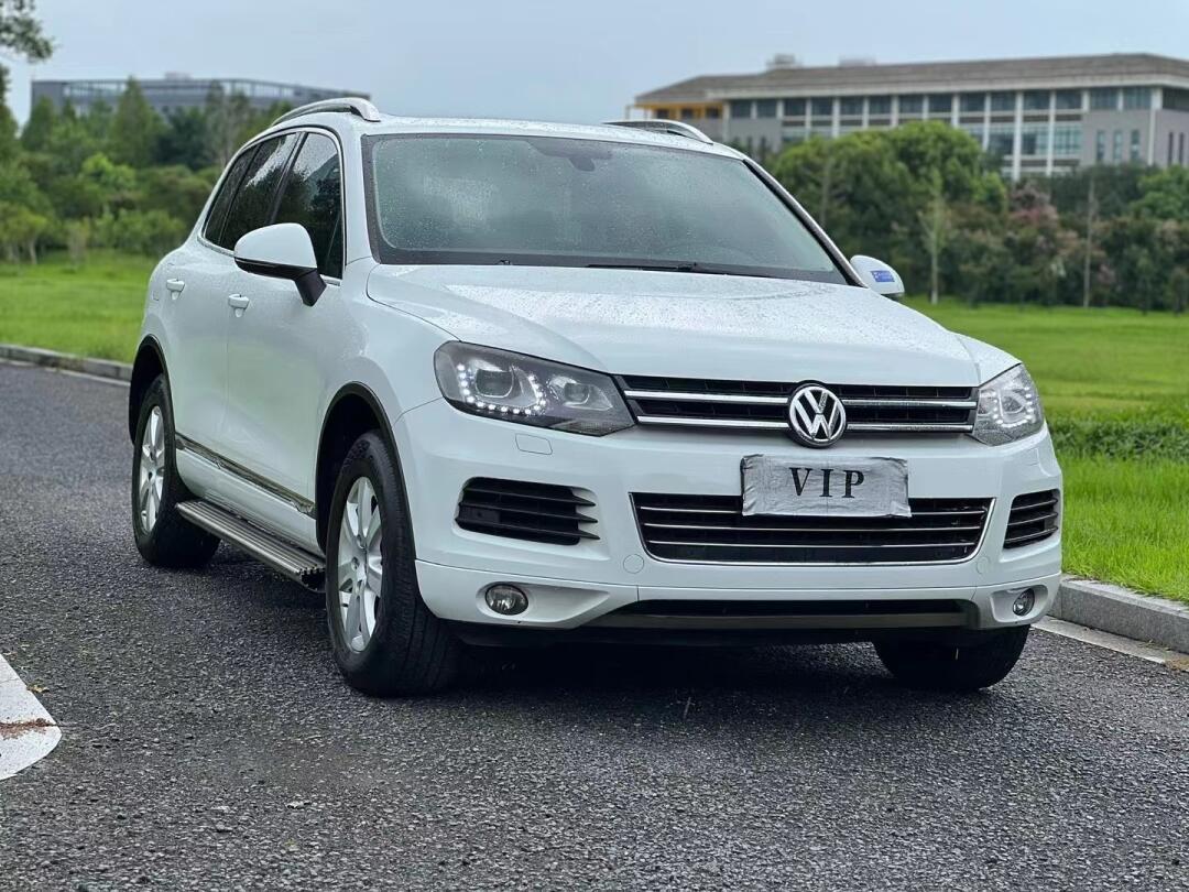 新到07 14年大众途锐新锐版 3.0t v6发动机 13.4万公里 左前大灯左