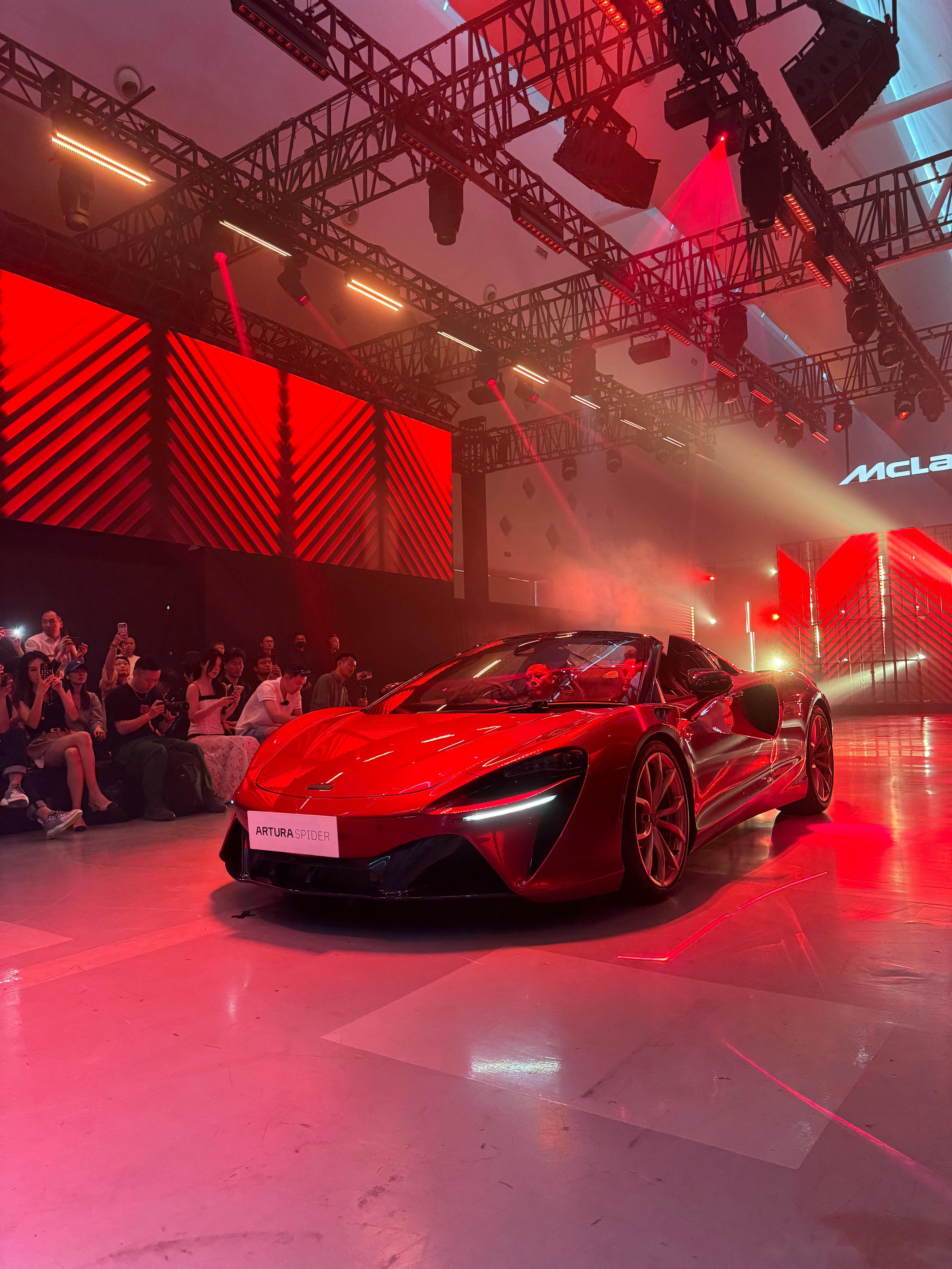 迈凯伦发布会一日游,门口五颜六色的麦克拉伦 各种spider:12c→570s