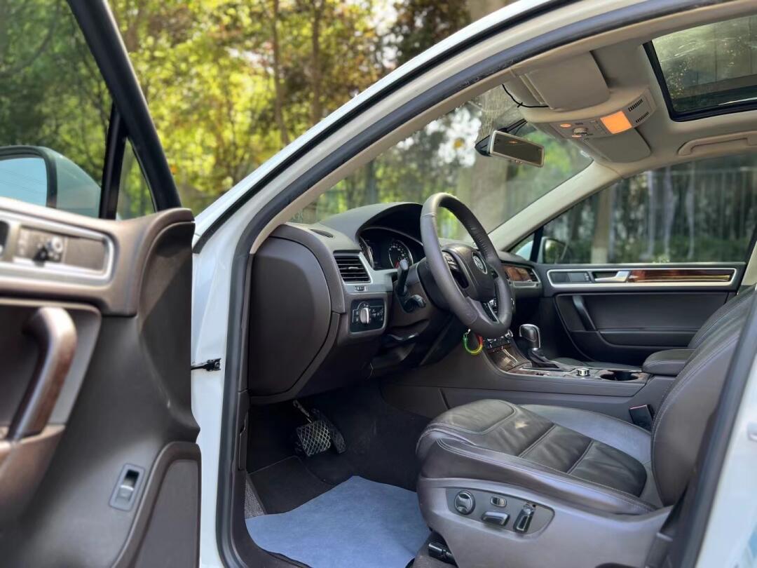 新到07 14年大众途锐新锐版 3.0t v6发动机 13.4万公里 左前大灯左