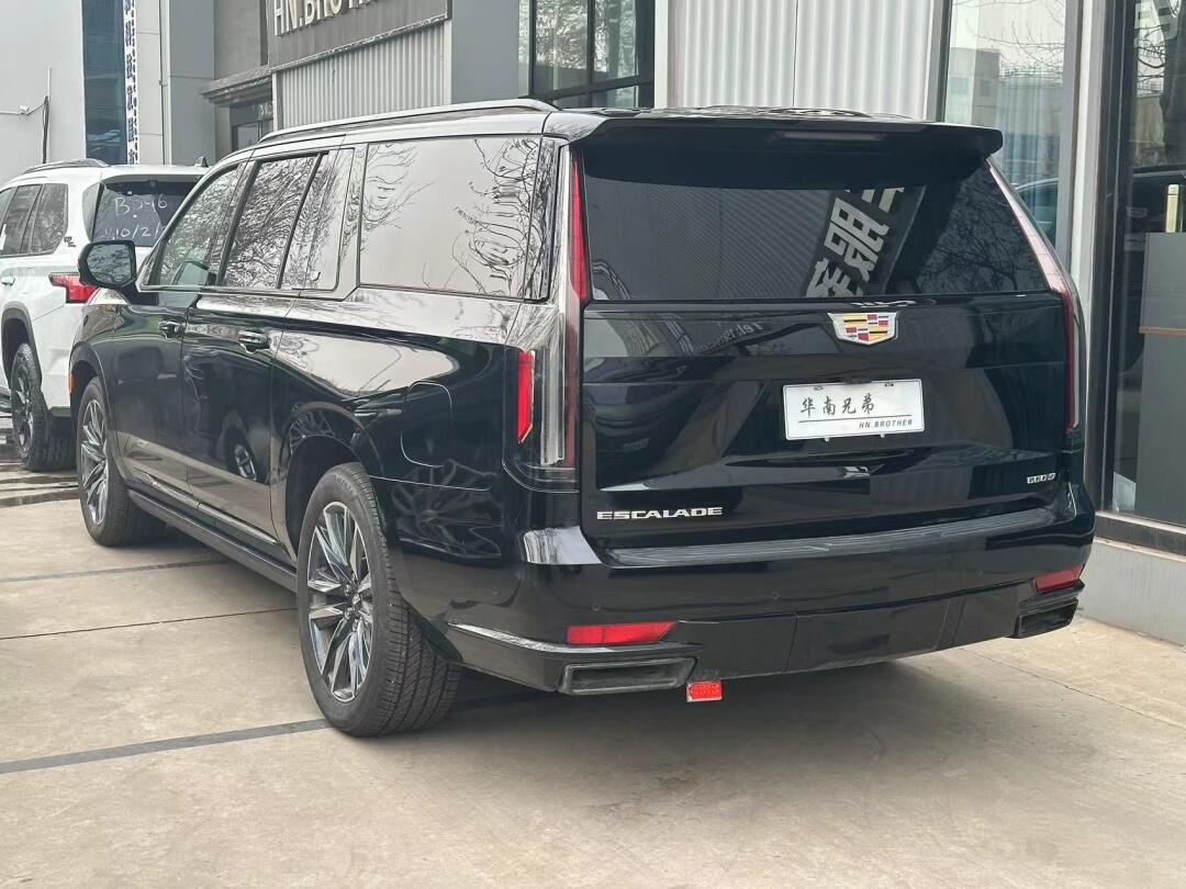 作为全尺寸车型之一,凯雷德在国内名声不显,但是在国外却是明星顶流和