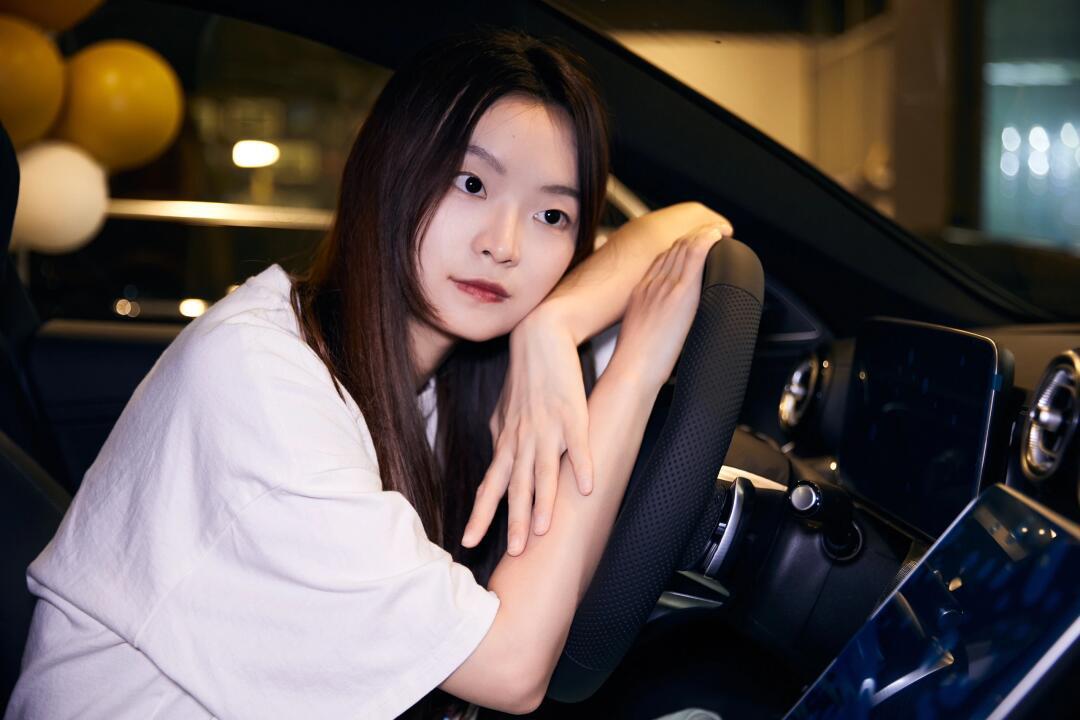 恭喜郑女士成为最尊贵的奔驰车主