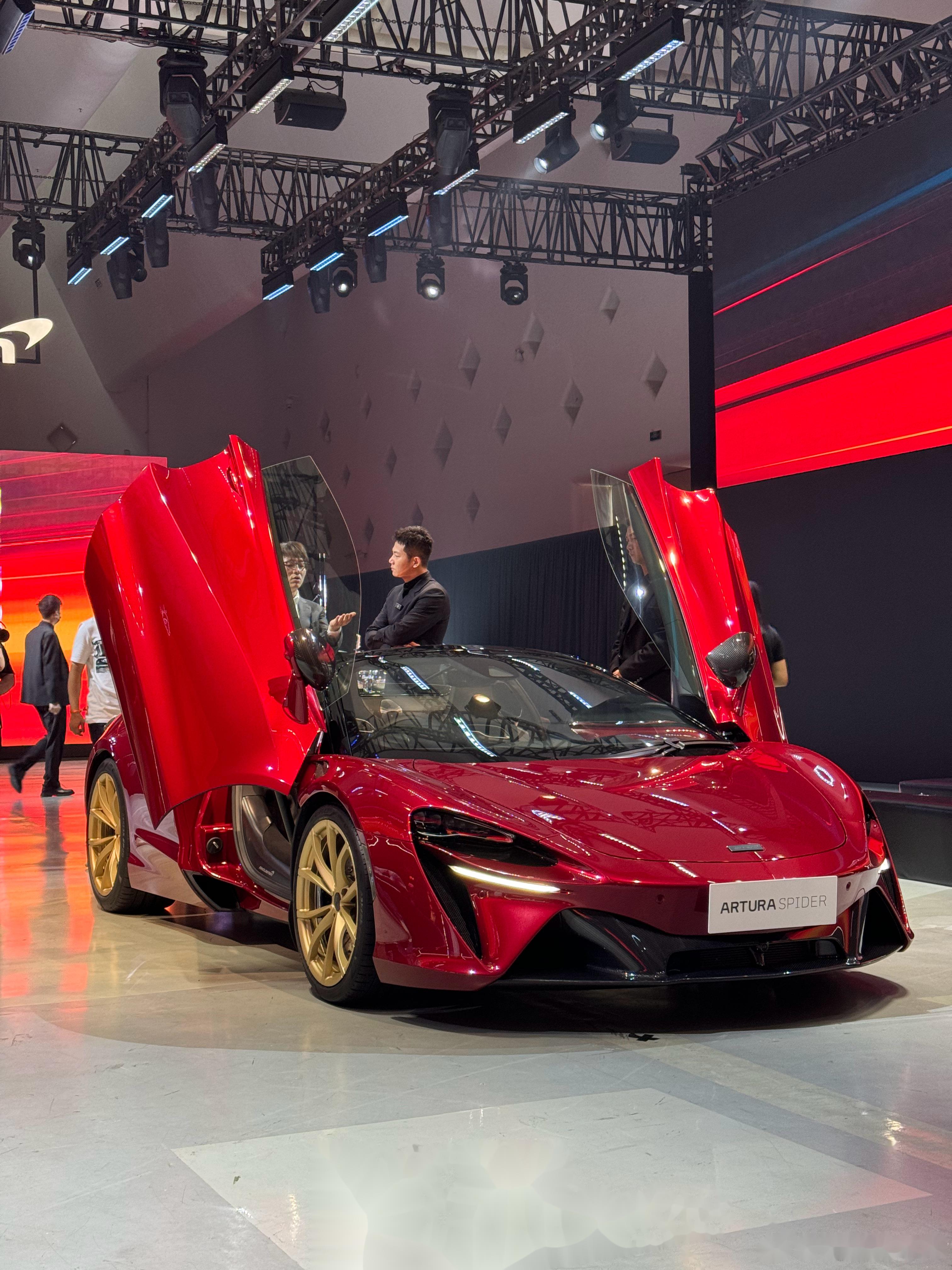 迈凯伦发布会一日游,门口五颜六色的麦克拉伦 各种spider:12c→570s