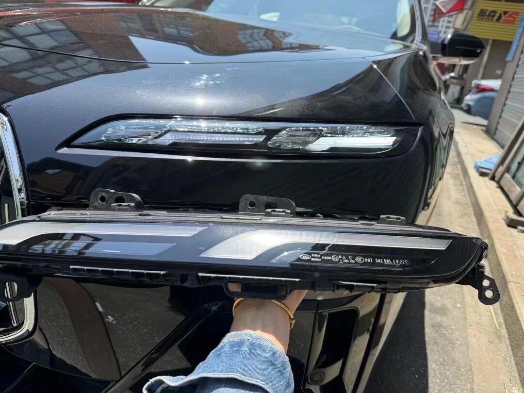 宝马新7系水晶日间行车灯