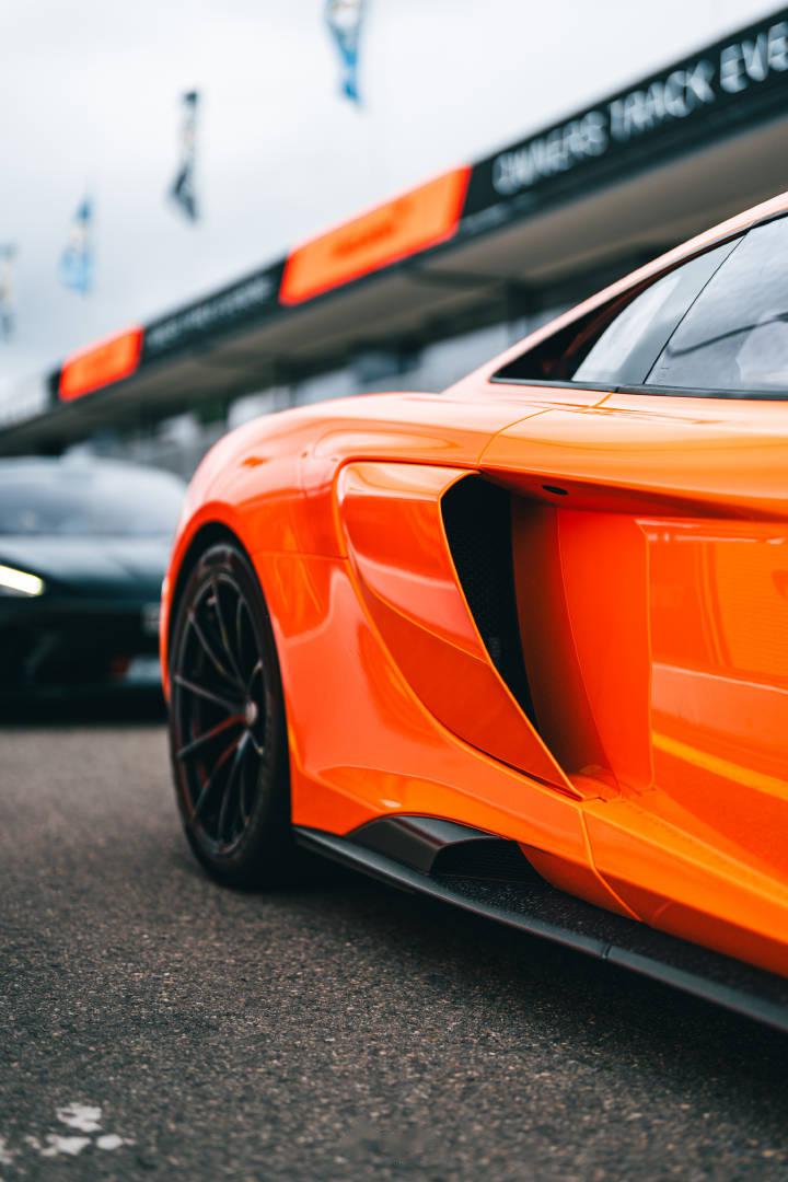 橙色出名的跑车图片