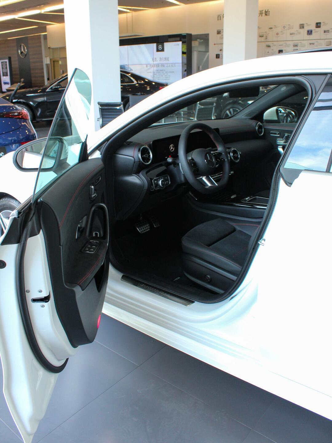 奔驰cla|30w 轿跑的颜值天花板