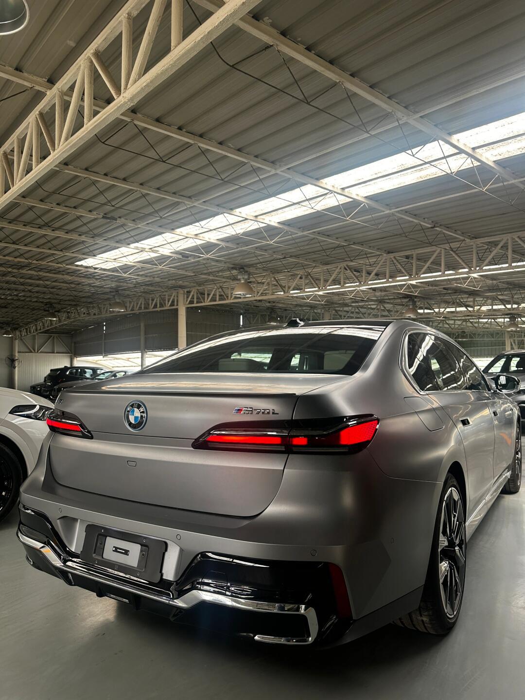 近200万的电车 宝马你是疯了吗