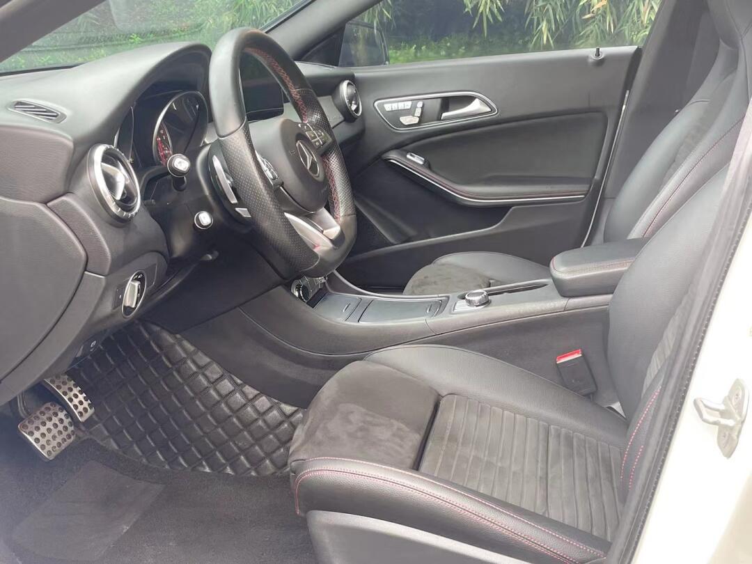17年奔驰cla220 4matic 白外黑内,查博士s级 ,安全行驶8万公里