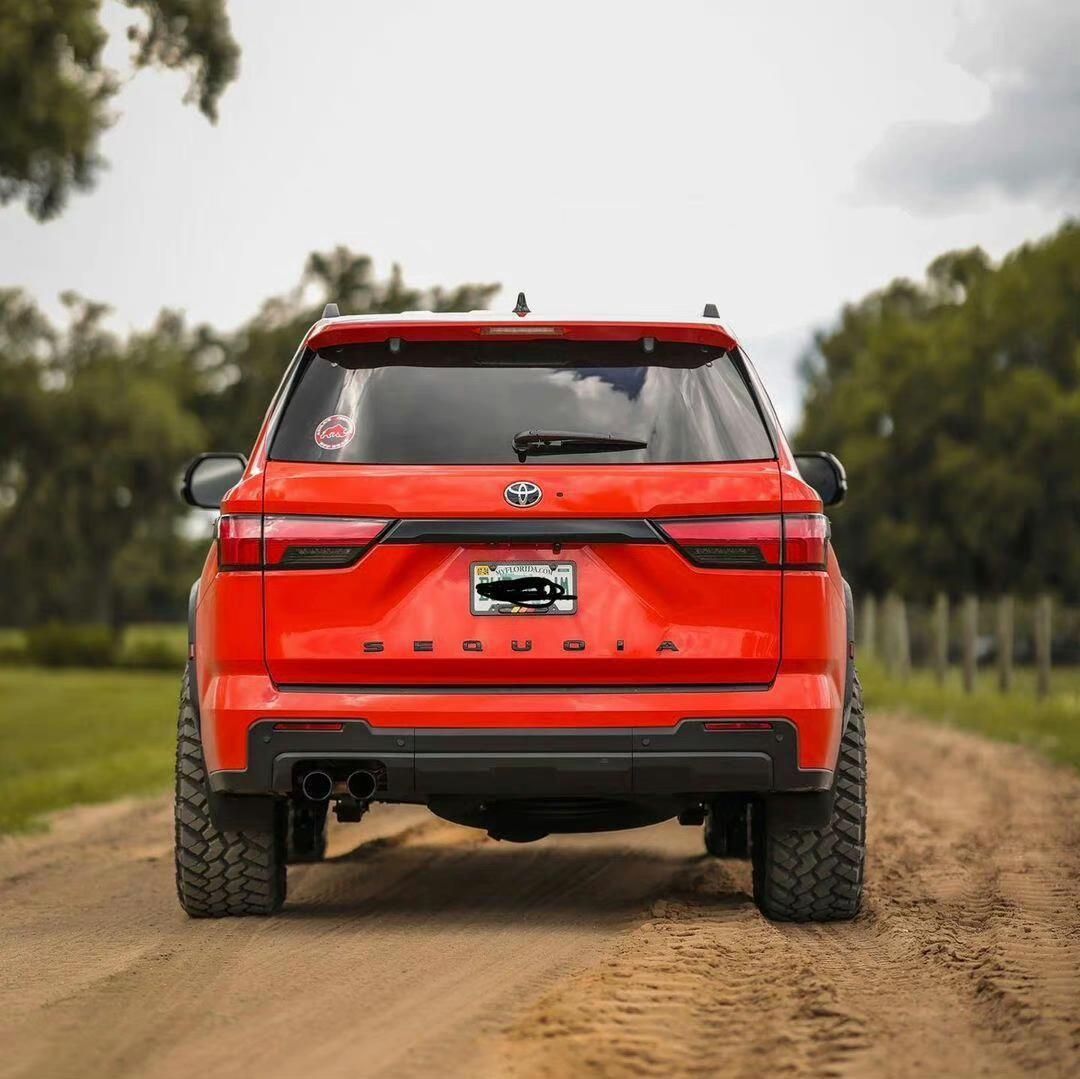 来一组丰田红杉 越野版 trd pro