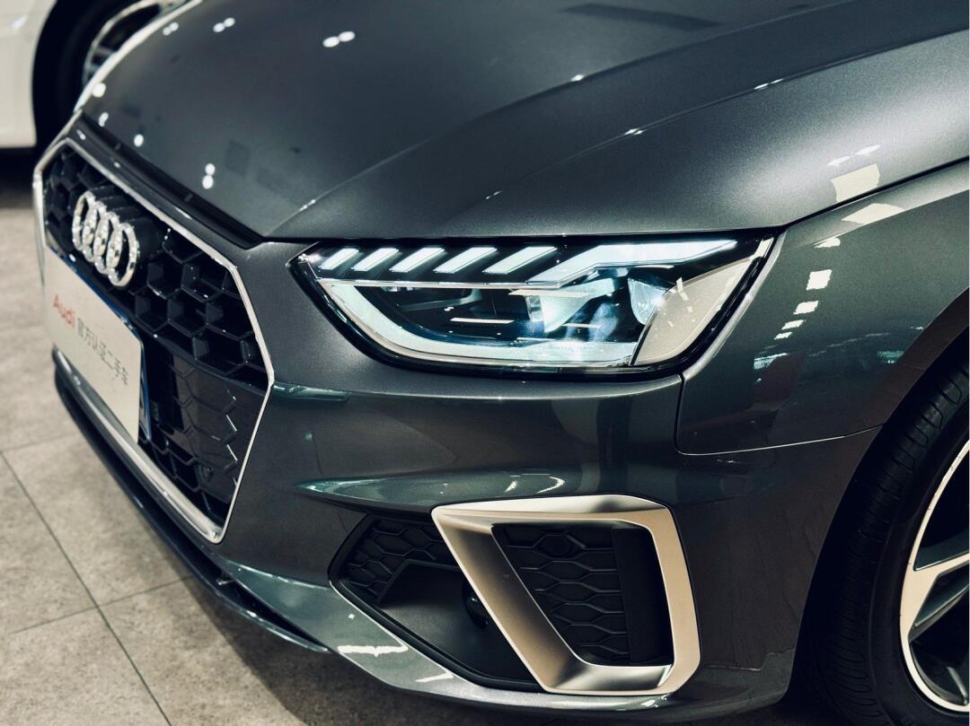 奥迪a4l天云灰官方认证二手车,性价比之选
