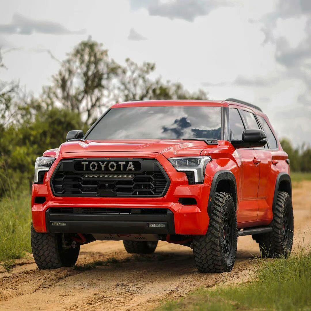 来一组丰田红杉 越野版 trd pro