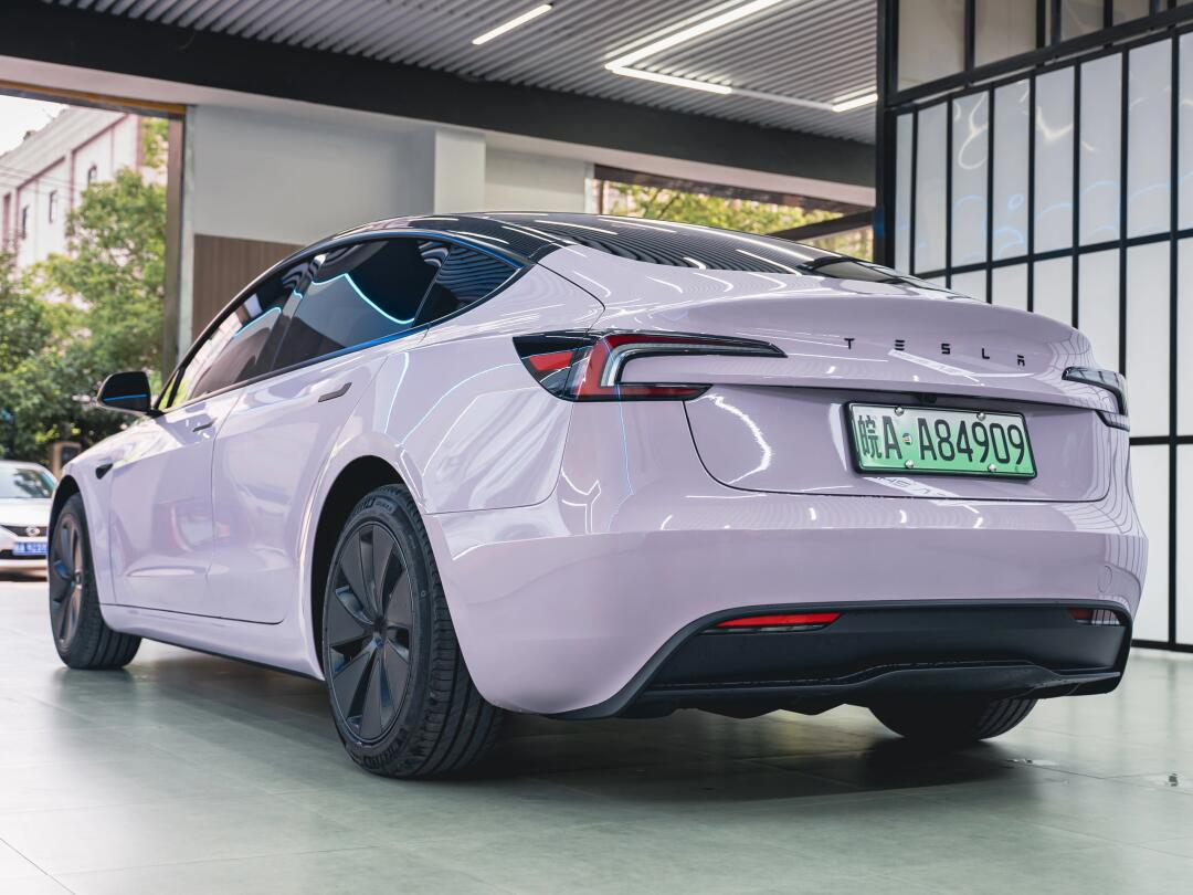 特斯拉model3焕新版改色迷雾灰紫