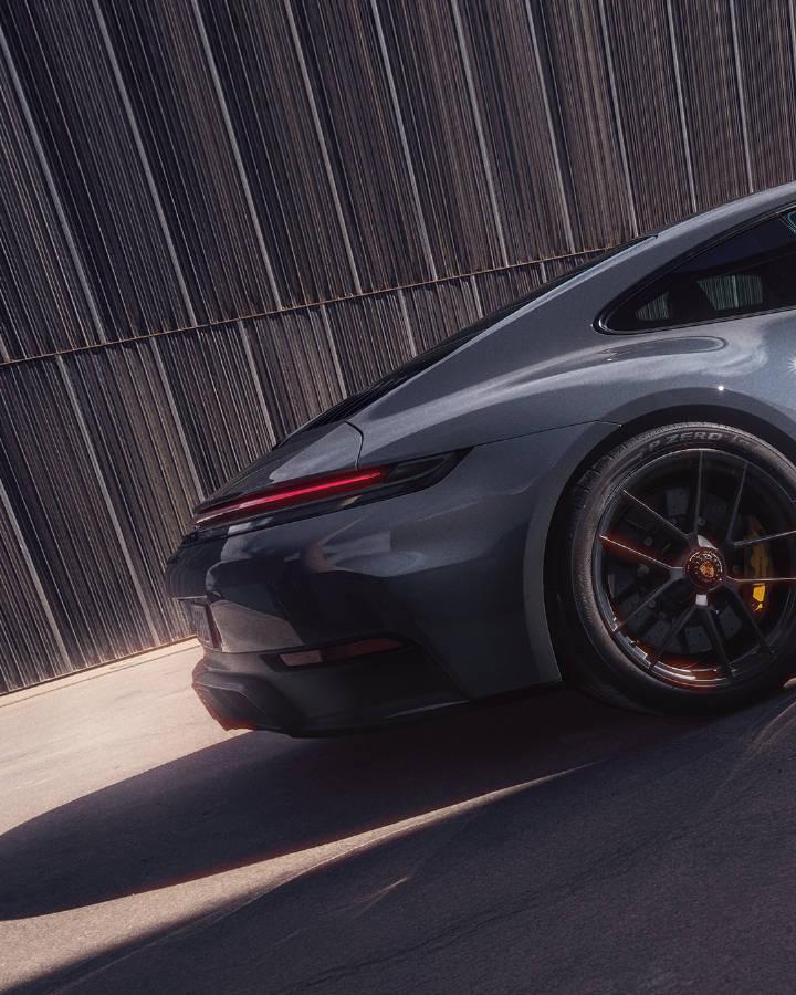 >易车>社区>保时捷911社区>历史上首款混合动力911——carreragts正式