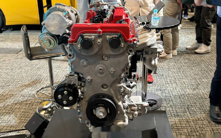 丰田新2.0t红头发动机细节发布:研发将赛用考虑其中,短冲程,高转速