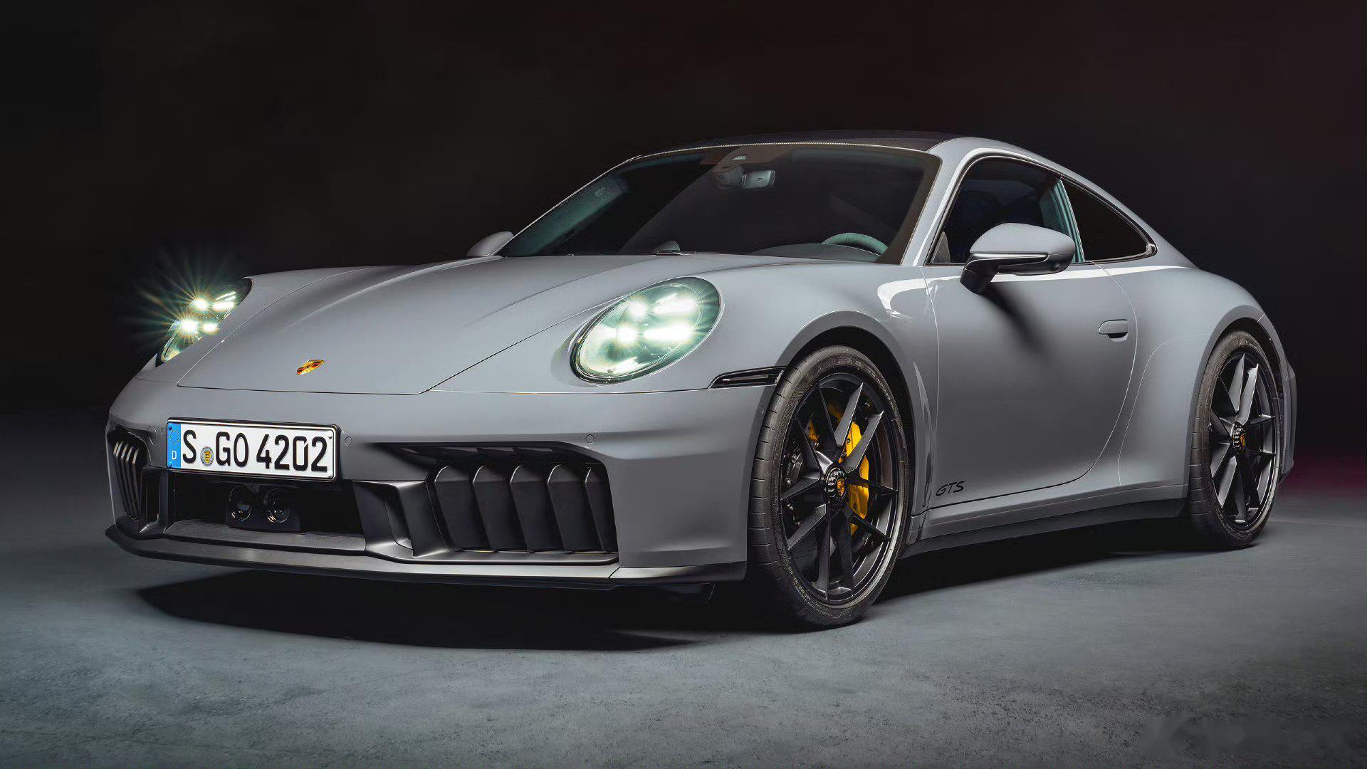 新款 911 carrera gts 首款搭载混动系统车型全新研发的 3.6 升