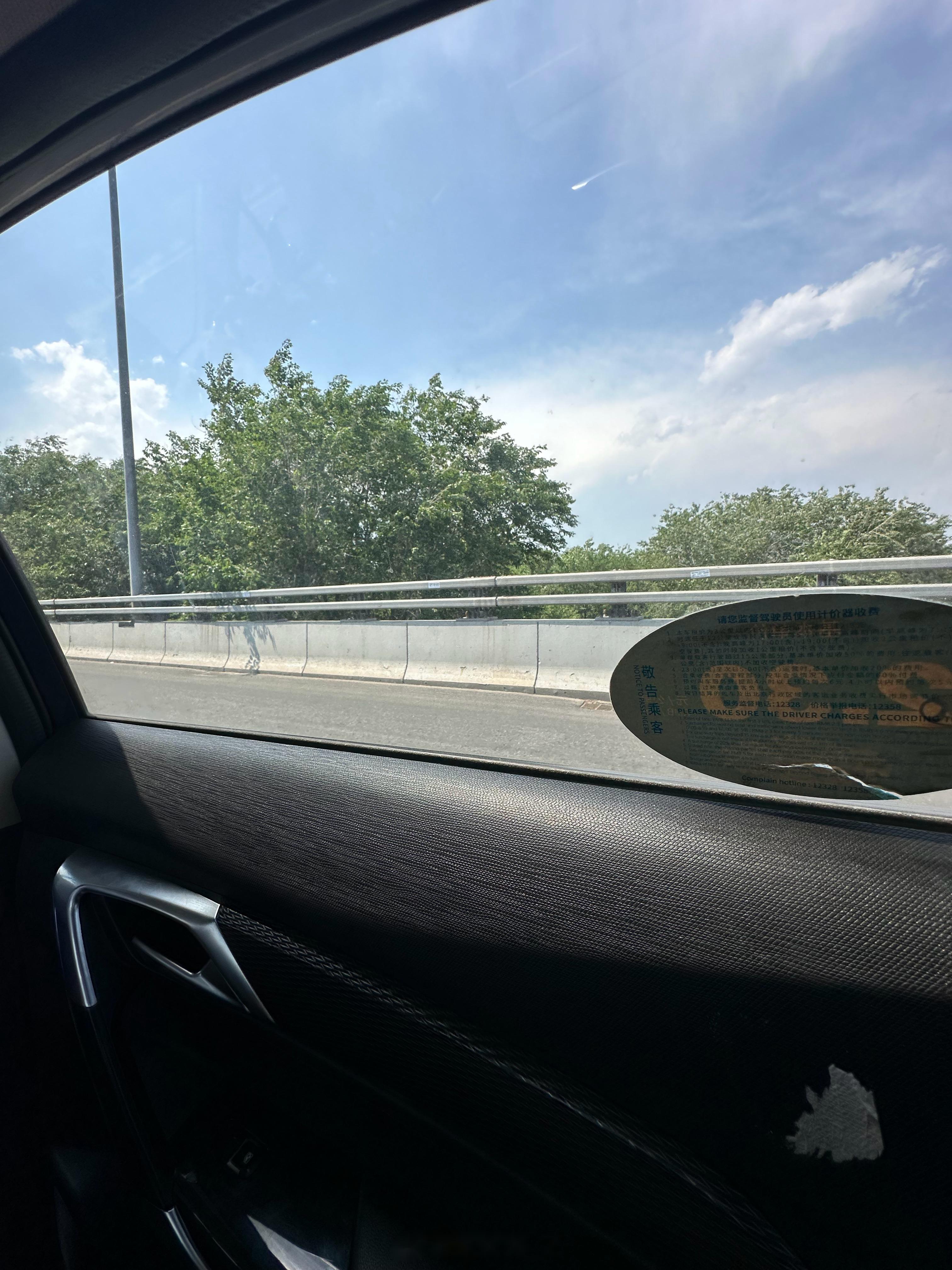 随手打了个出租车,北汽eu5