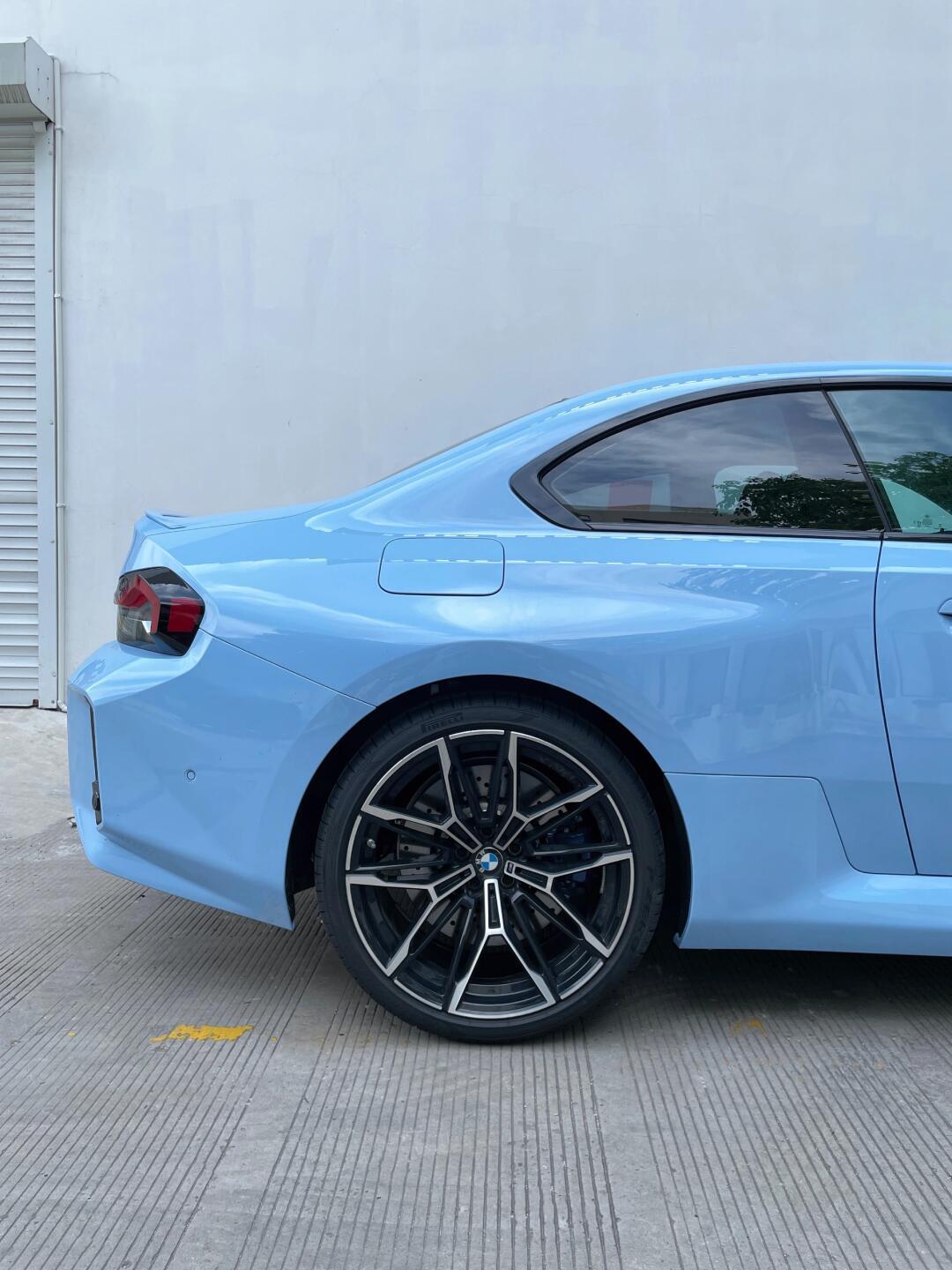 宝马 | m2 赞德福特的蓝色车漆真的飒疯啦.
