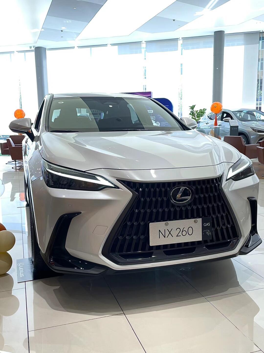 雷克萨斯nx260现车一台,给价就卖