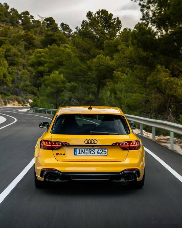 全新限量版奥迪rs4 avant 25周年纪念版 纪念该车型问世 25 周年的限