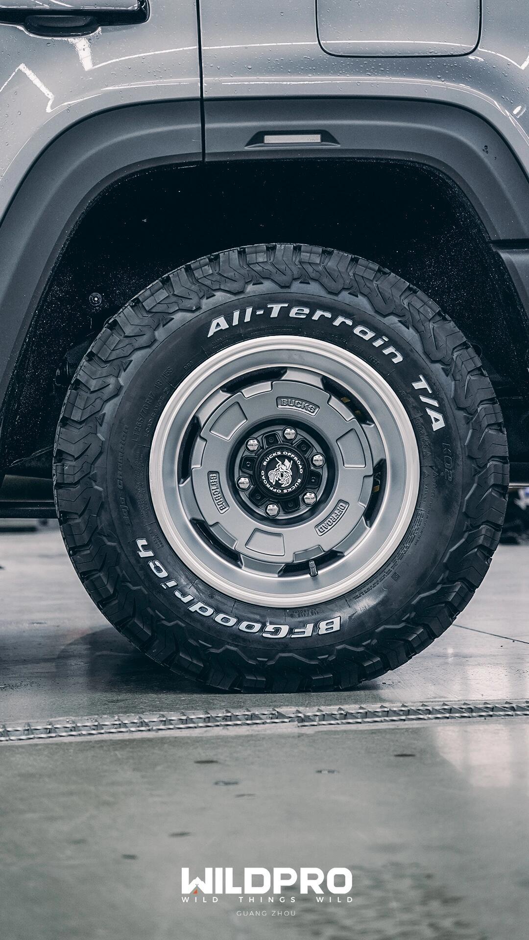 北京bj40升级雄鹿b506深渊之盾宽边复古轮毂