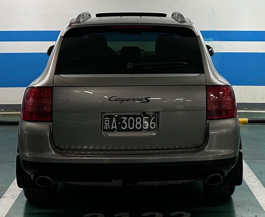 一代经典名车 保时捷 卡宴 955 v8