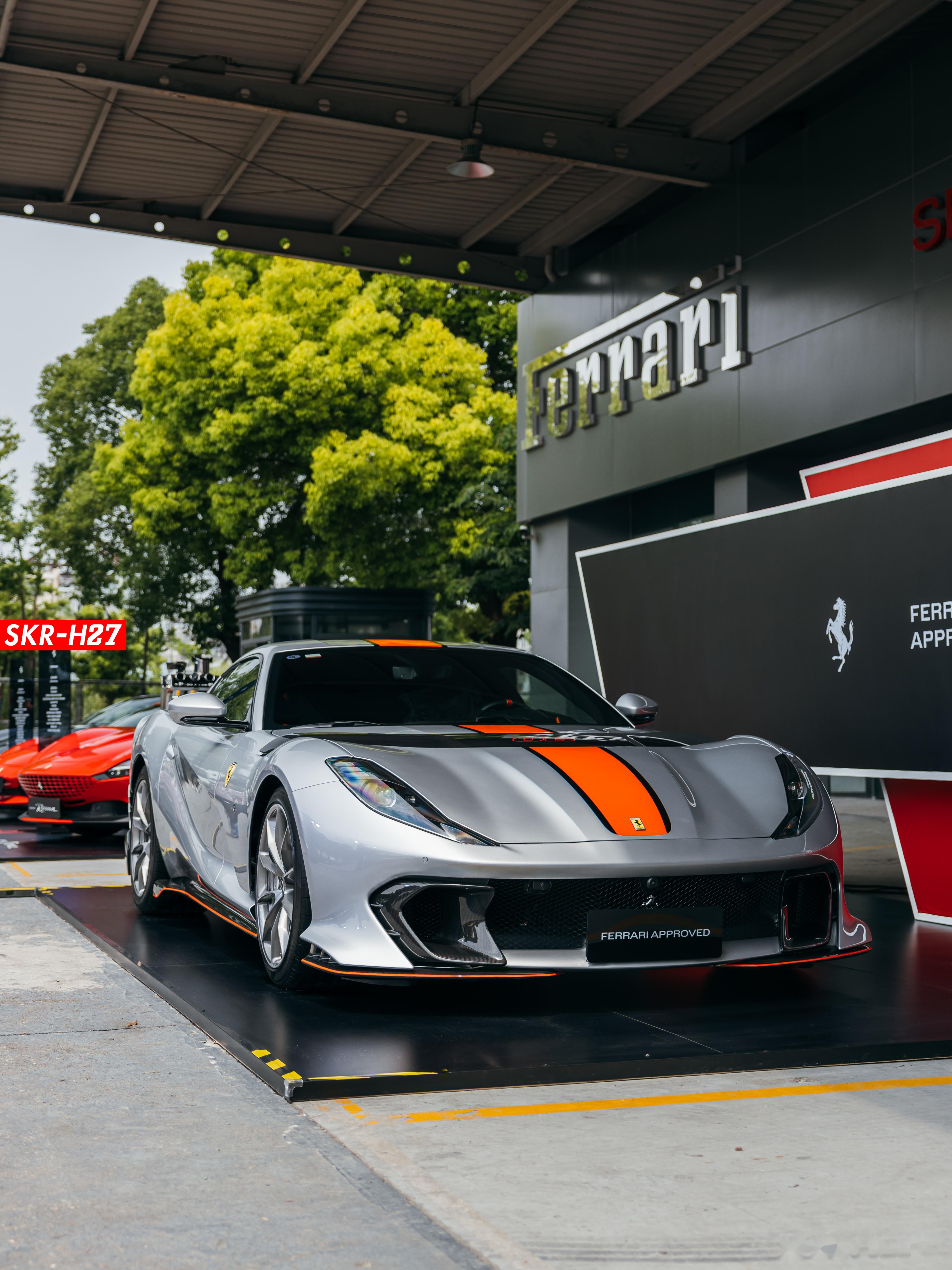 ferrari 812 competizione argento nurburg