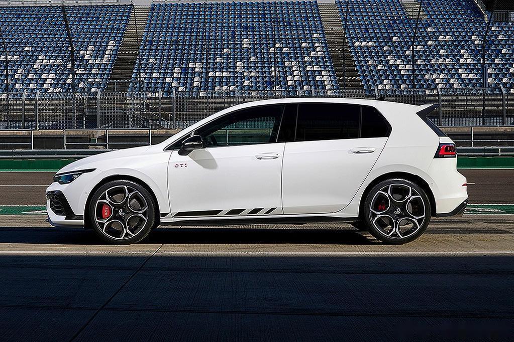 2024 款大众高尔夫 gti clubsport 亮相 搭载了 221kw