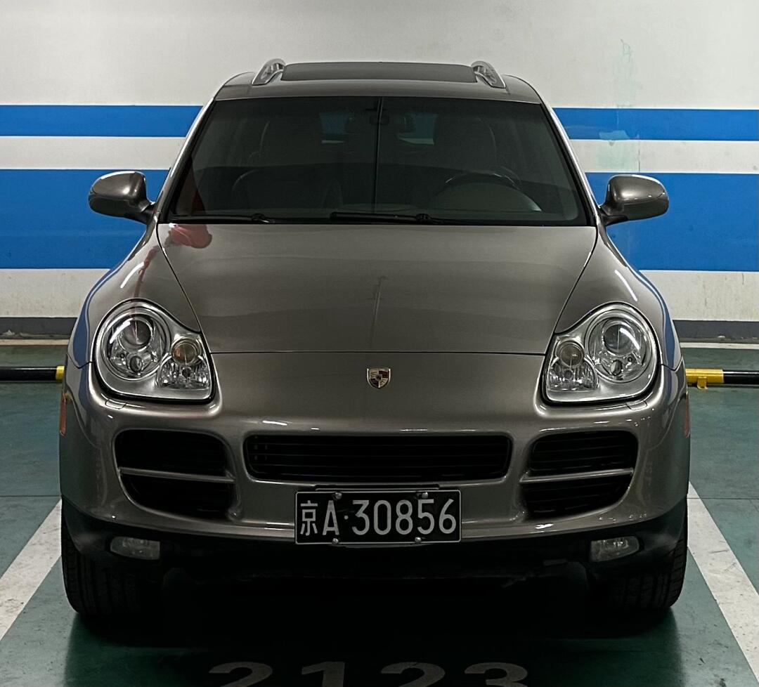 一代经典名车 保时捷 卡宴 955 v8