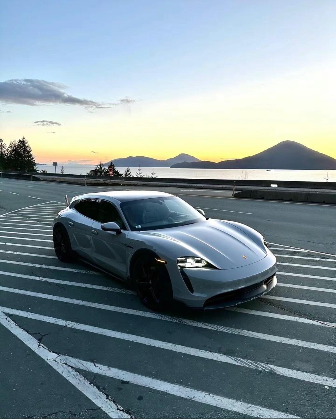 聊一辆在国内卖不太动的车——保时捷taycan