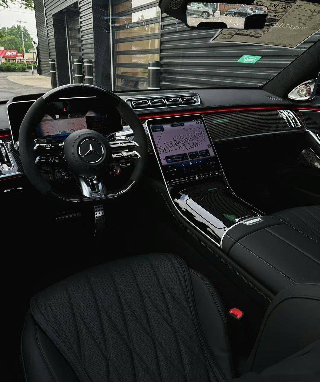 【梅赛德斯-amg s63 e performance】豪华与性能的完美结合,搭