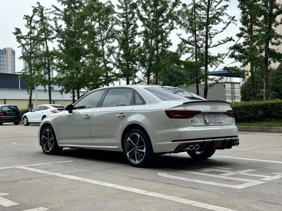 奥迪a4l,探索蓝贴雪山白,quattro燃速套件,银耳,alcant