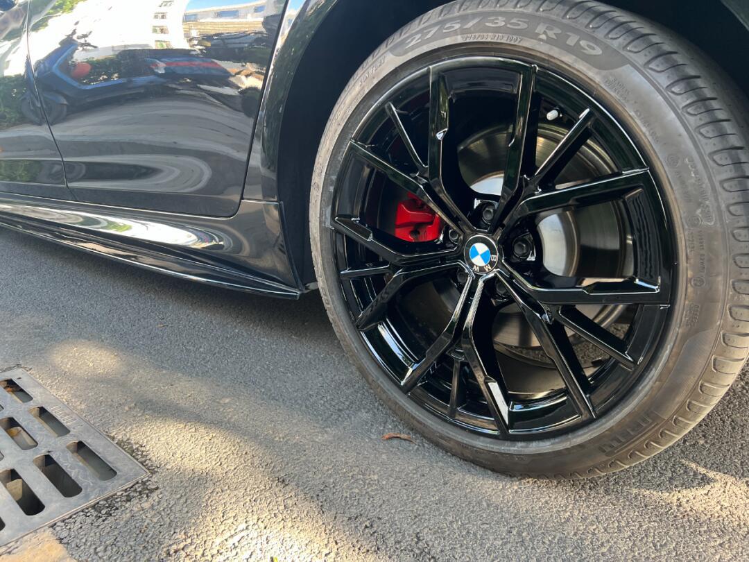 宝马5系黑武士风格,营造极简运动神秘视觉