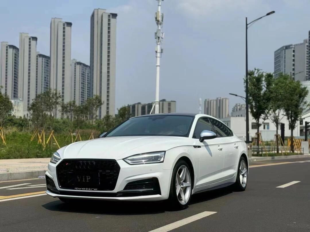 买下18年奥迪a5,四门四座掀背轿跑!无边框车门.