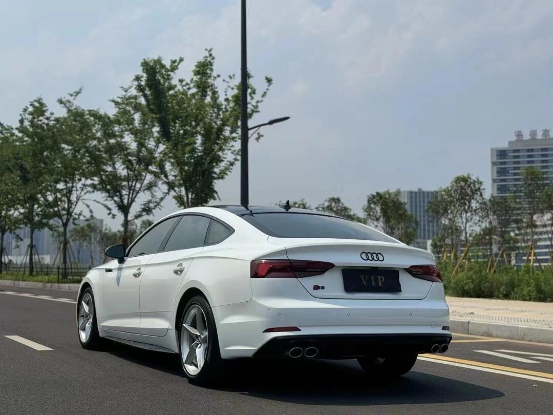 买下18年奥迪a5,四门四座掀背轿跑!无边框车门.