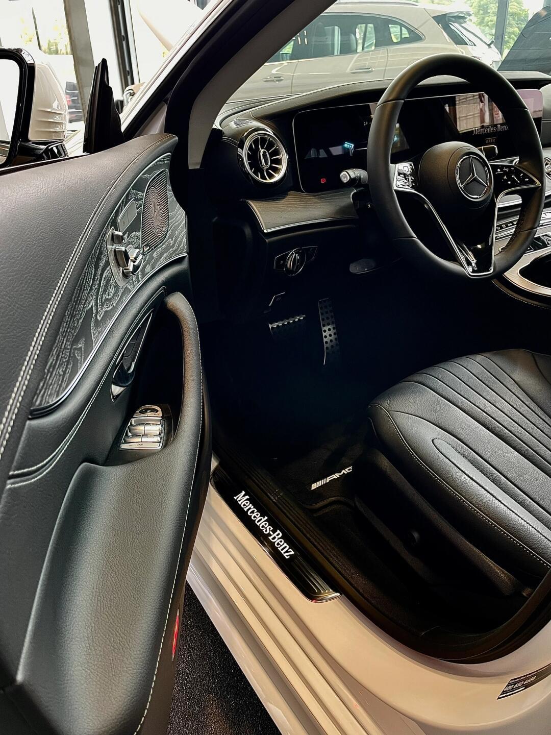 啥呀 ～这是奔驰cls四门轿跑呀!