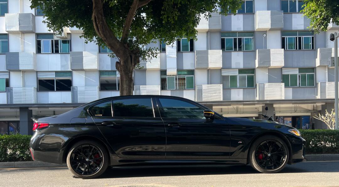 宝马5系黑武士风格,营造极简运动神秘视觉