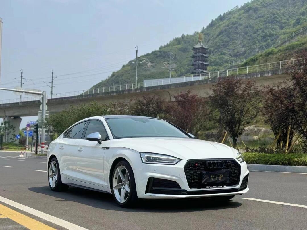 买下18年奥迪a5,四门四座掀背轿跑!无边框车门.