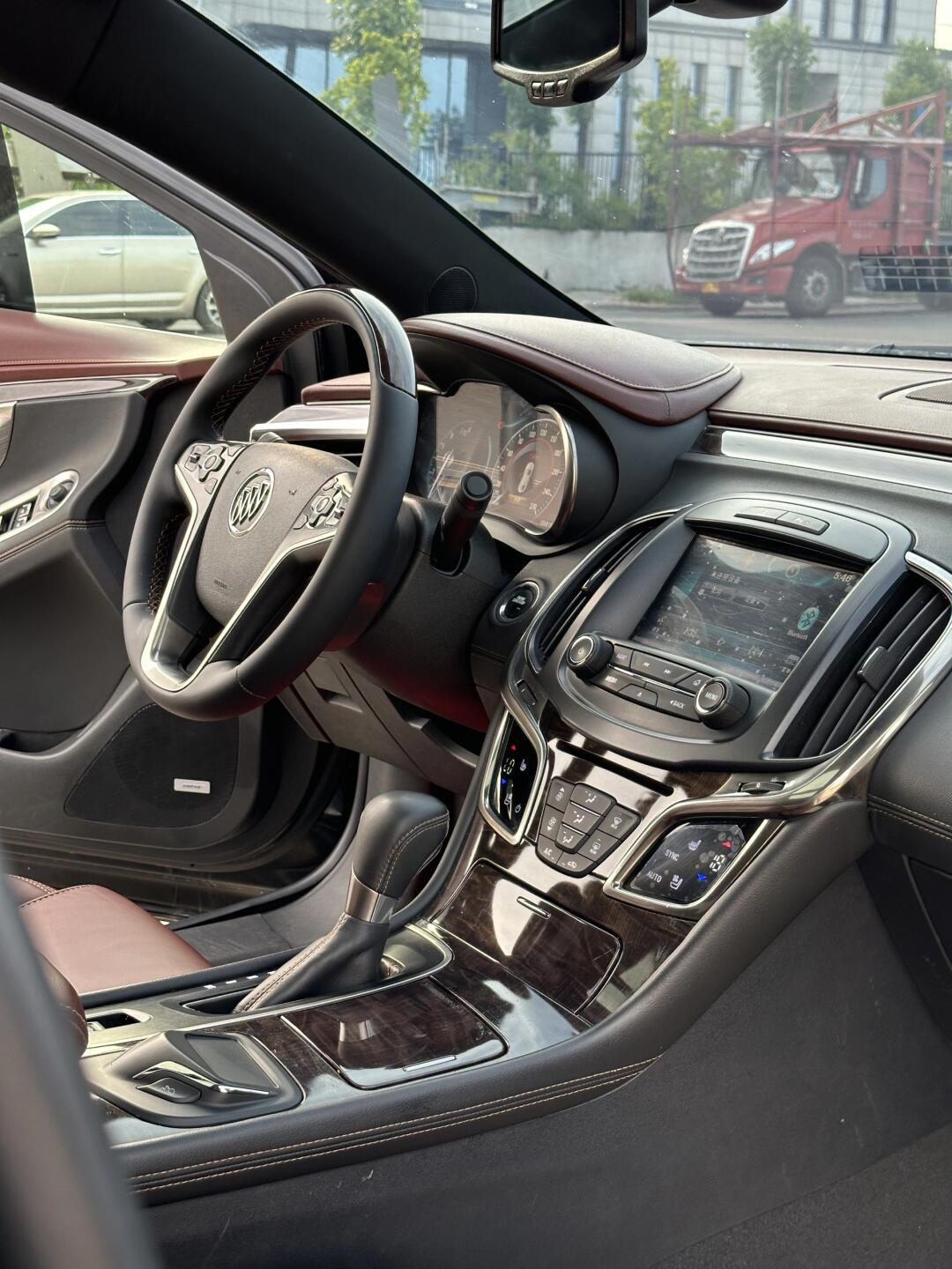 别克君越 14年2.4豪华