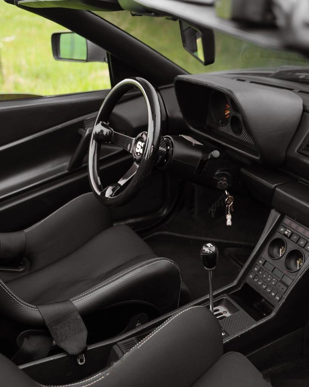 法拉利348spider被这种古老的工艺美学折服