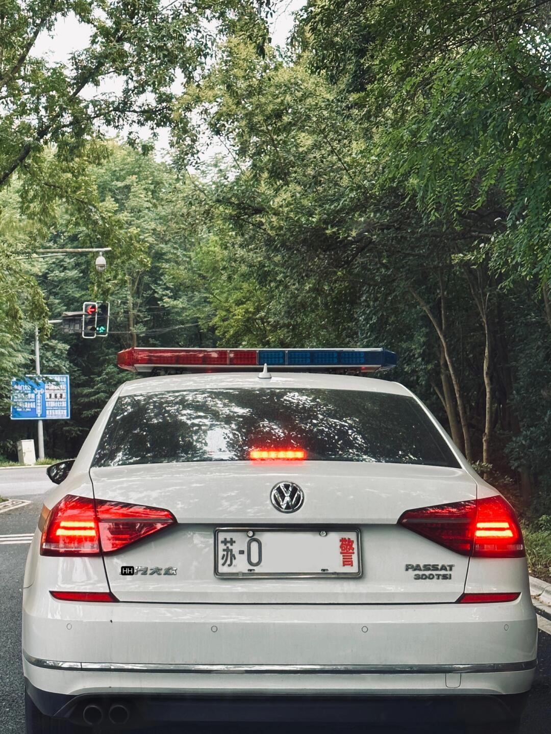 上海萨博班警车图片